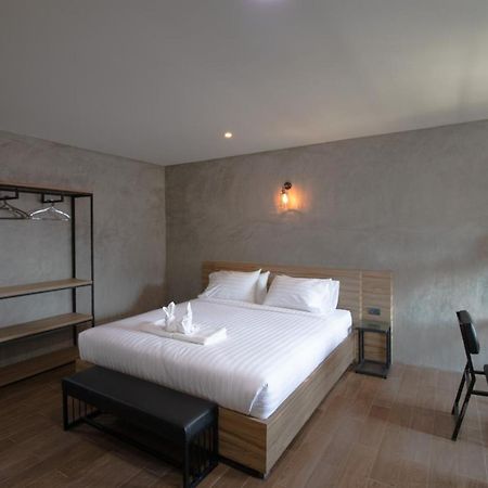 Rabbit Hotel Phimai Bagian luar foto