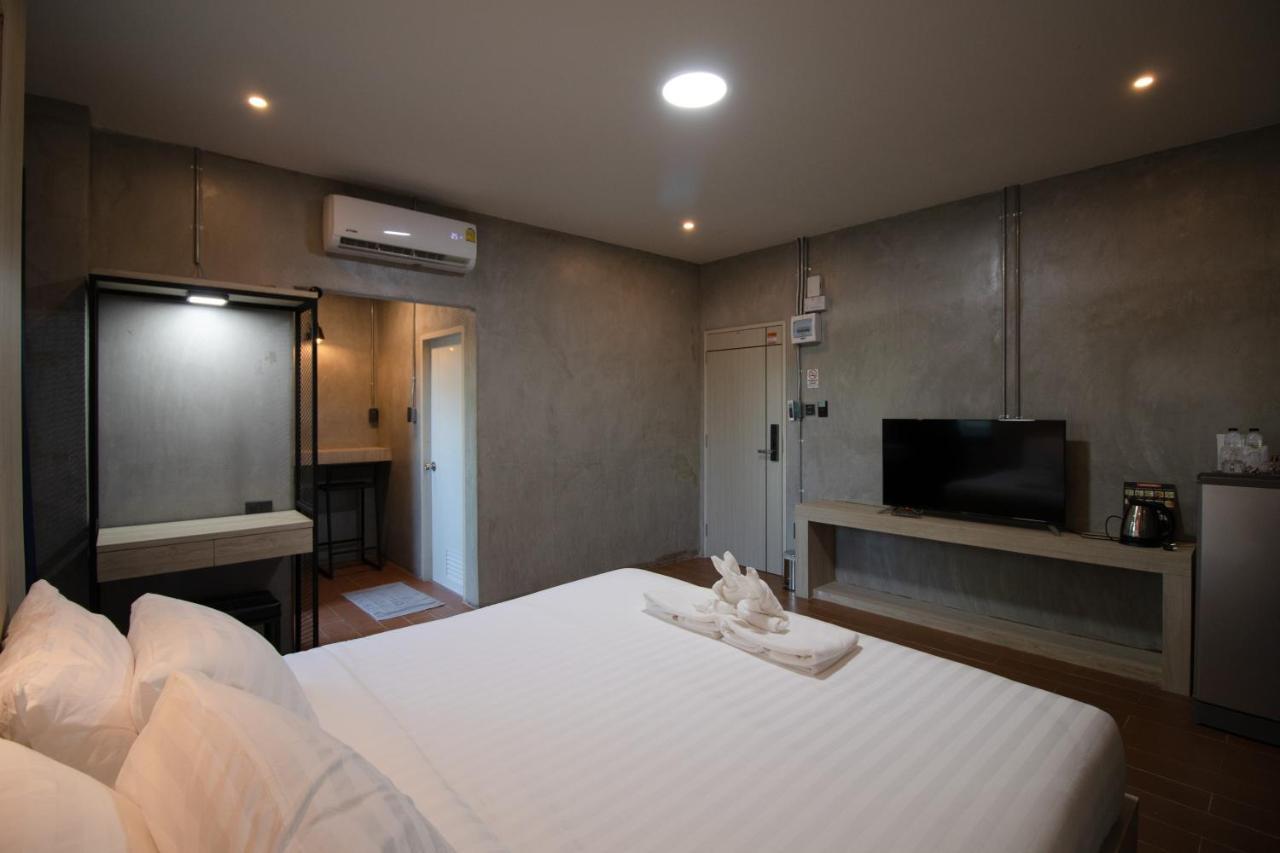 Rabbit Hotel Phimai Bagian luar foto