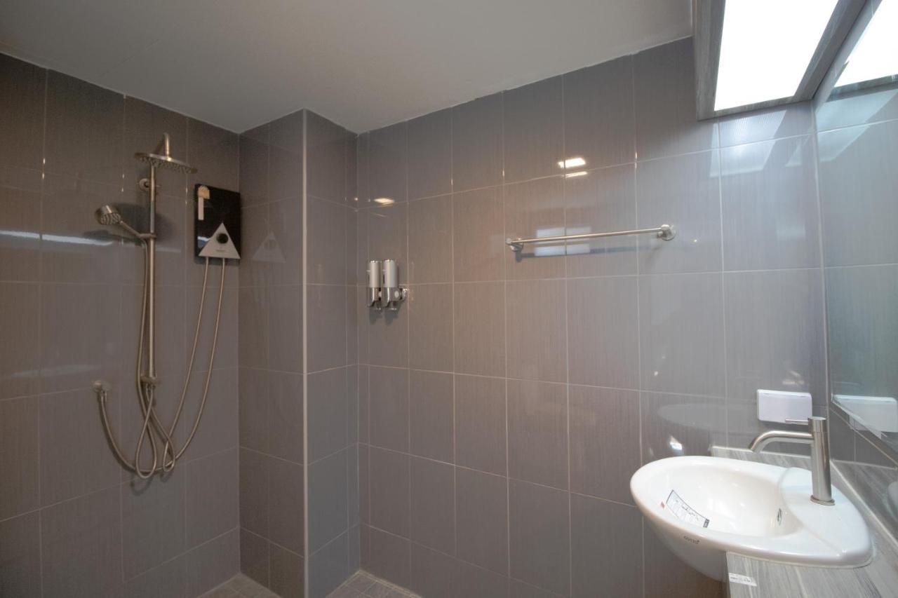 Rabbit Hotel Phimai Bagian luar foto