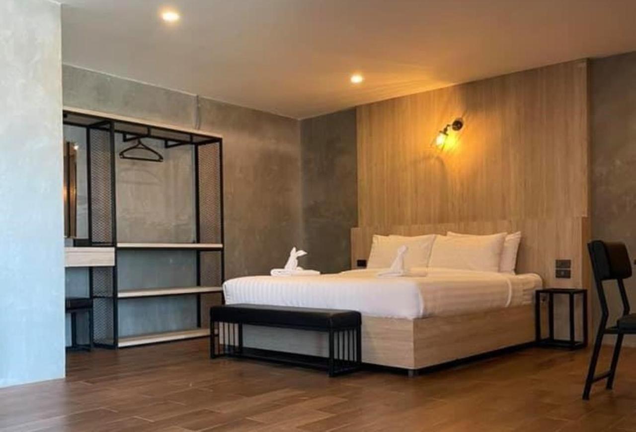 Rabbit Hotel Phimai Bagian luar foto
