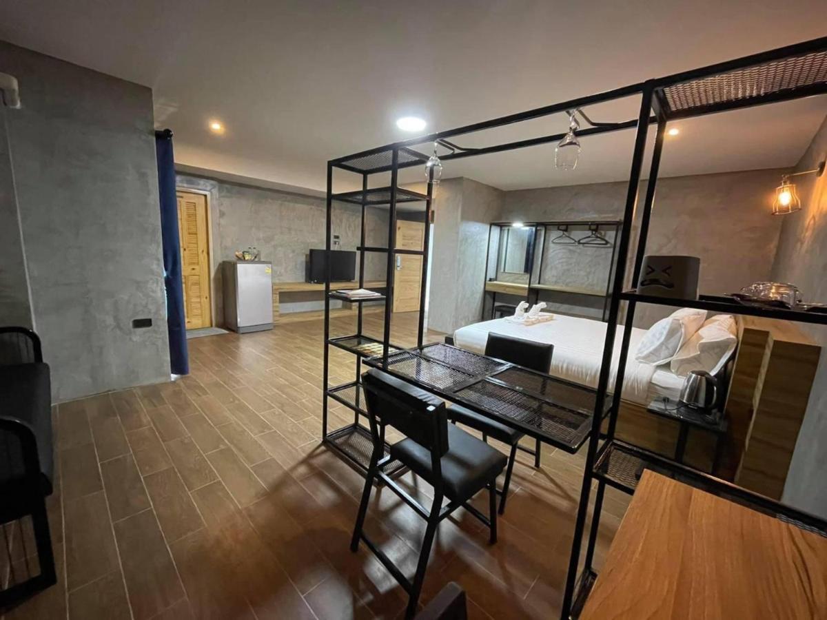 Rabbit Hotel Phimai Bagian luar foto