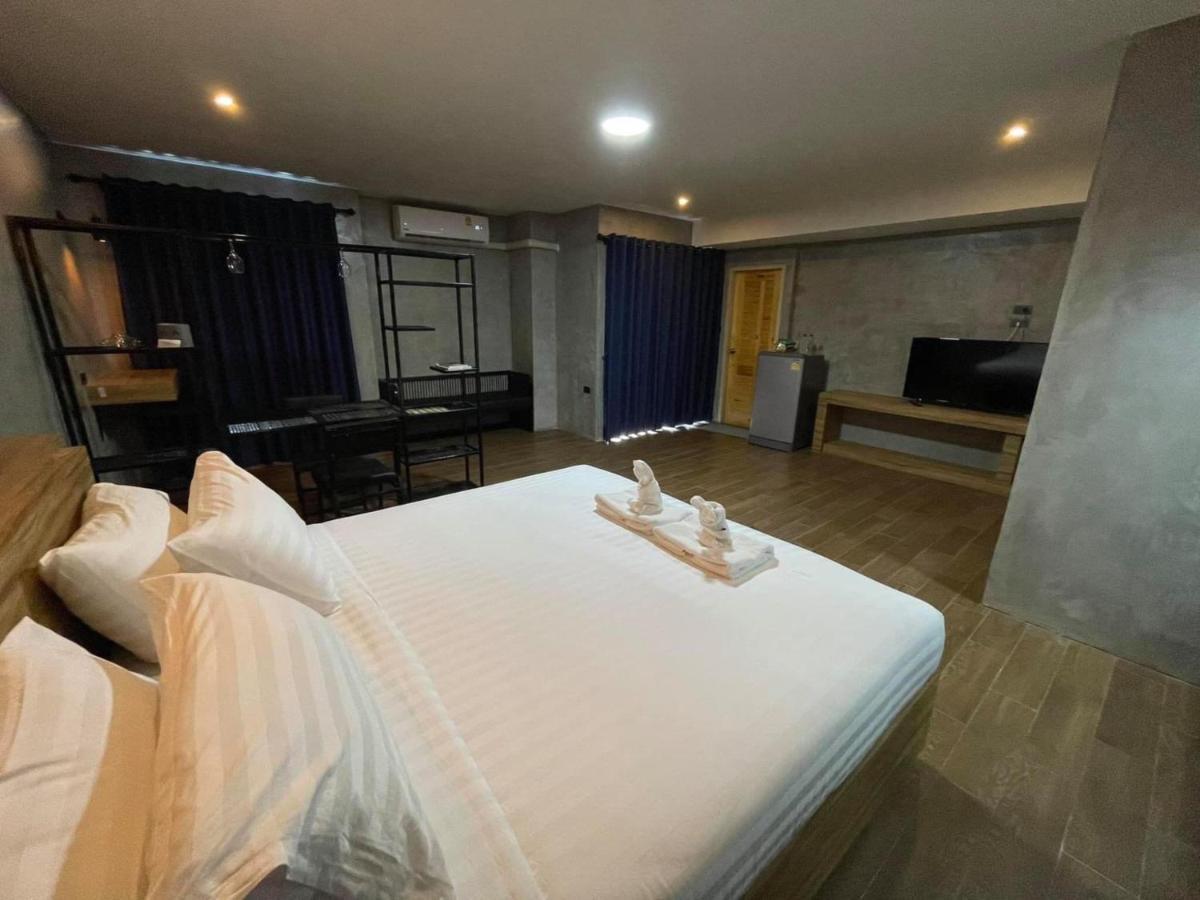 Rabbit Hotel Phimai Bagian luar foto