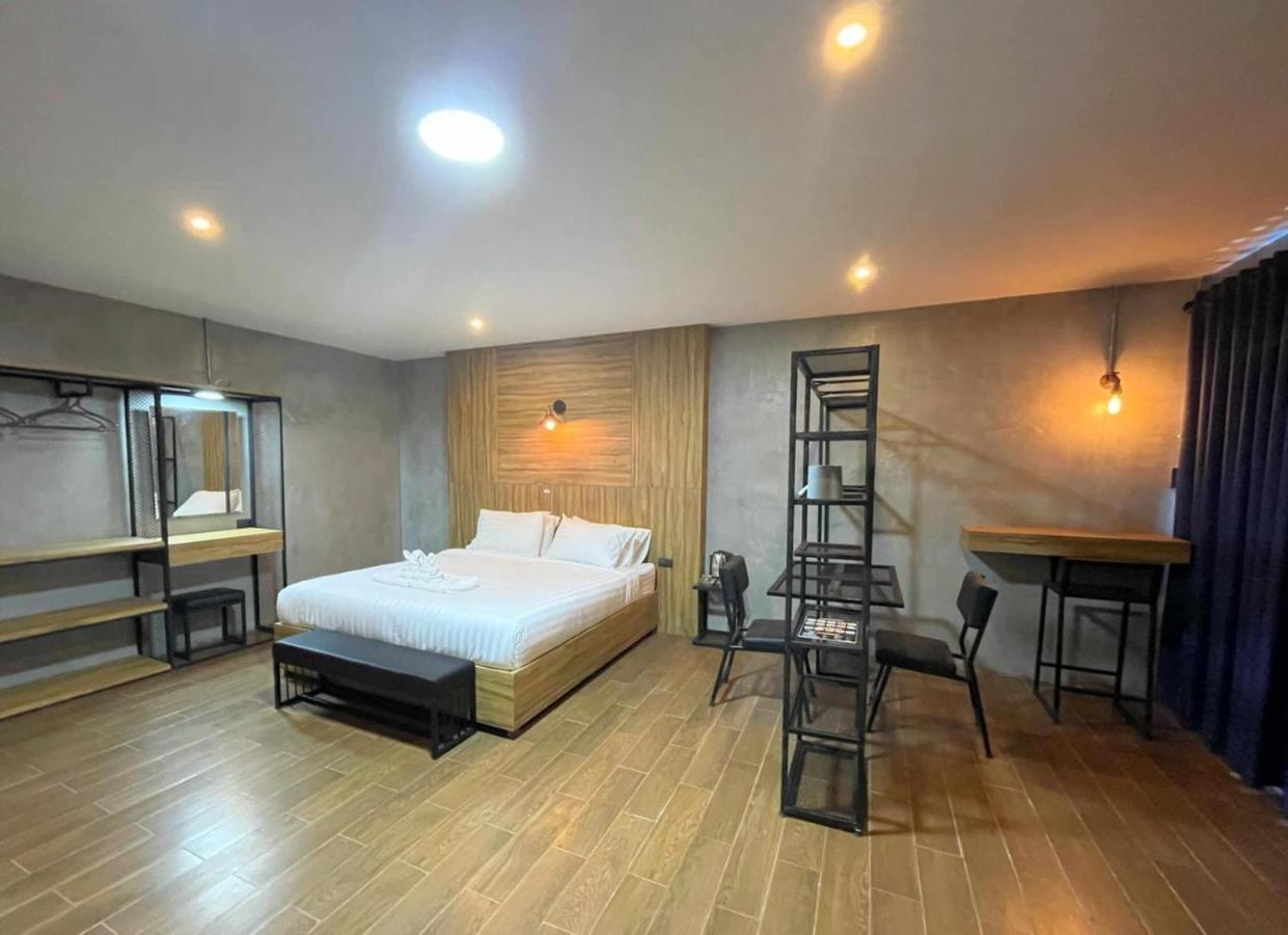 Rabbit Hotel Phimai Bagian luar foto